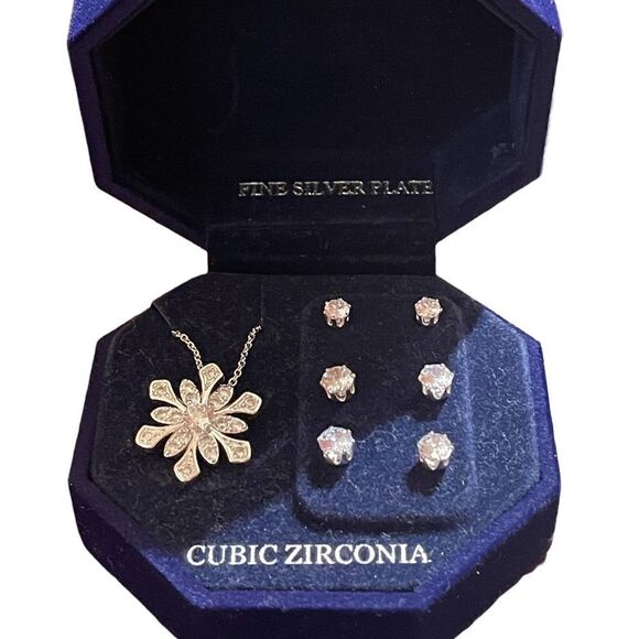 Silver Plate Cubic Zirconia Snow flake Necklace and Stud Earring Set - Picture 1 of 2